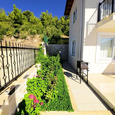 Vilă Villa Guemues *
