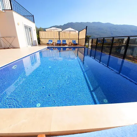 Villa Guemues וילה